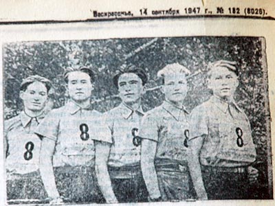 Фото из архива газеты - 1947 год. Юношеский коллектив Чебоксарского кооперативного техникума, выигравший переходящий вымпел «Красной Чувашии». Автор А. Костин. Фото из архива газеты - 1947 год. Юношеский коллектив Чебоксарского кооперативного техникума, выигравший переходящий вымпел «Красной Чувашии». Автор А. Костин.